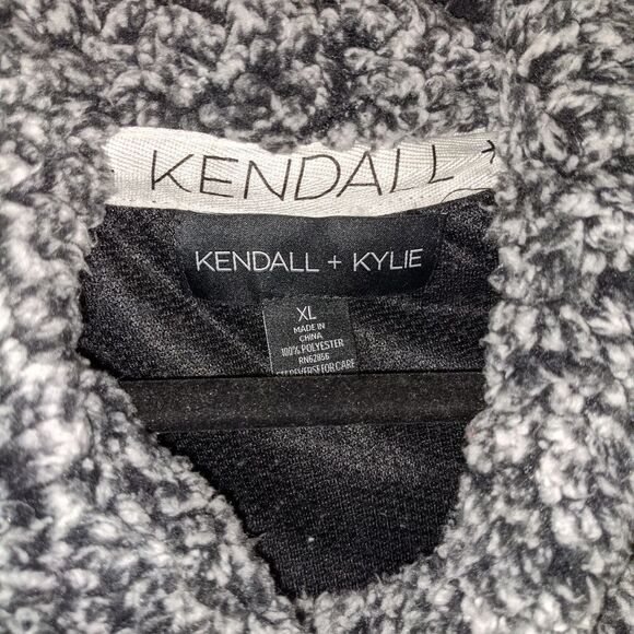 Kendall + Kylie sweater - Picture 3 of 4